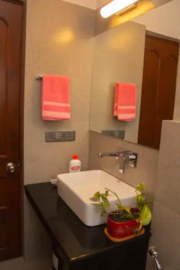 J's Nest Hotel Kolkata