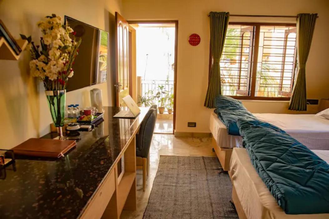J's Nest Hotel *