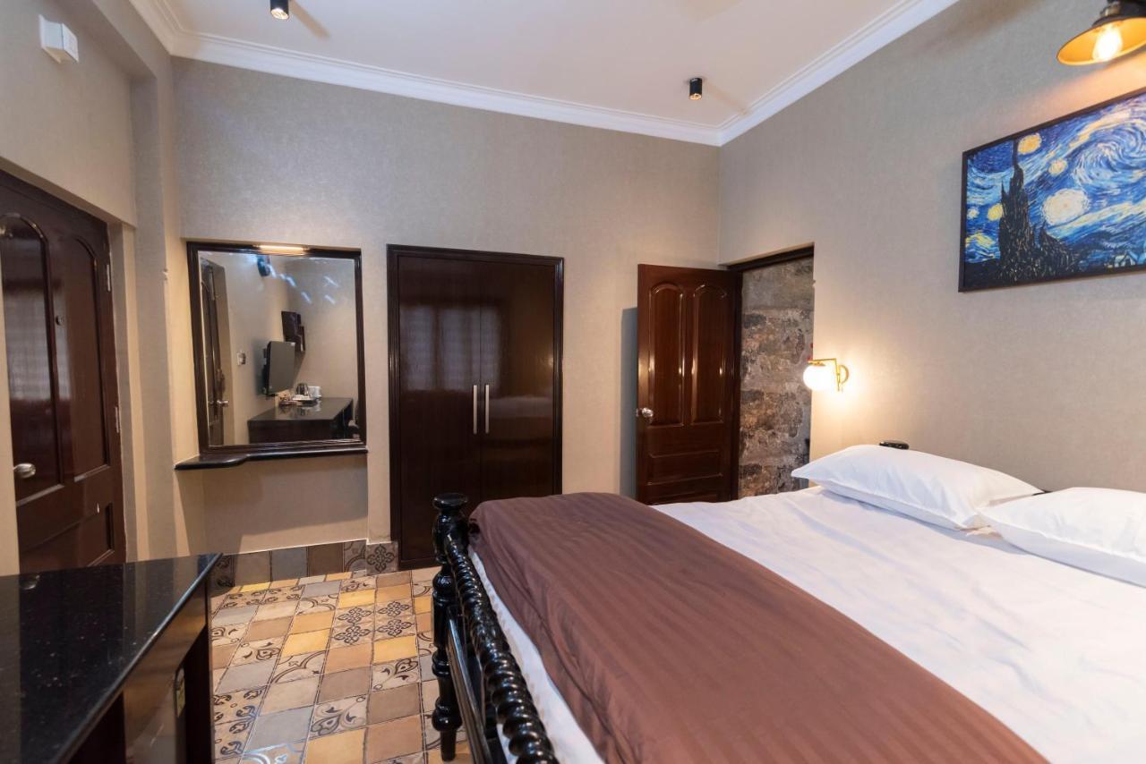 J's Nest Hotel Kolkata